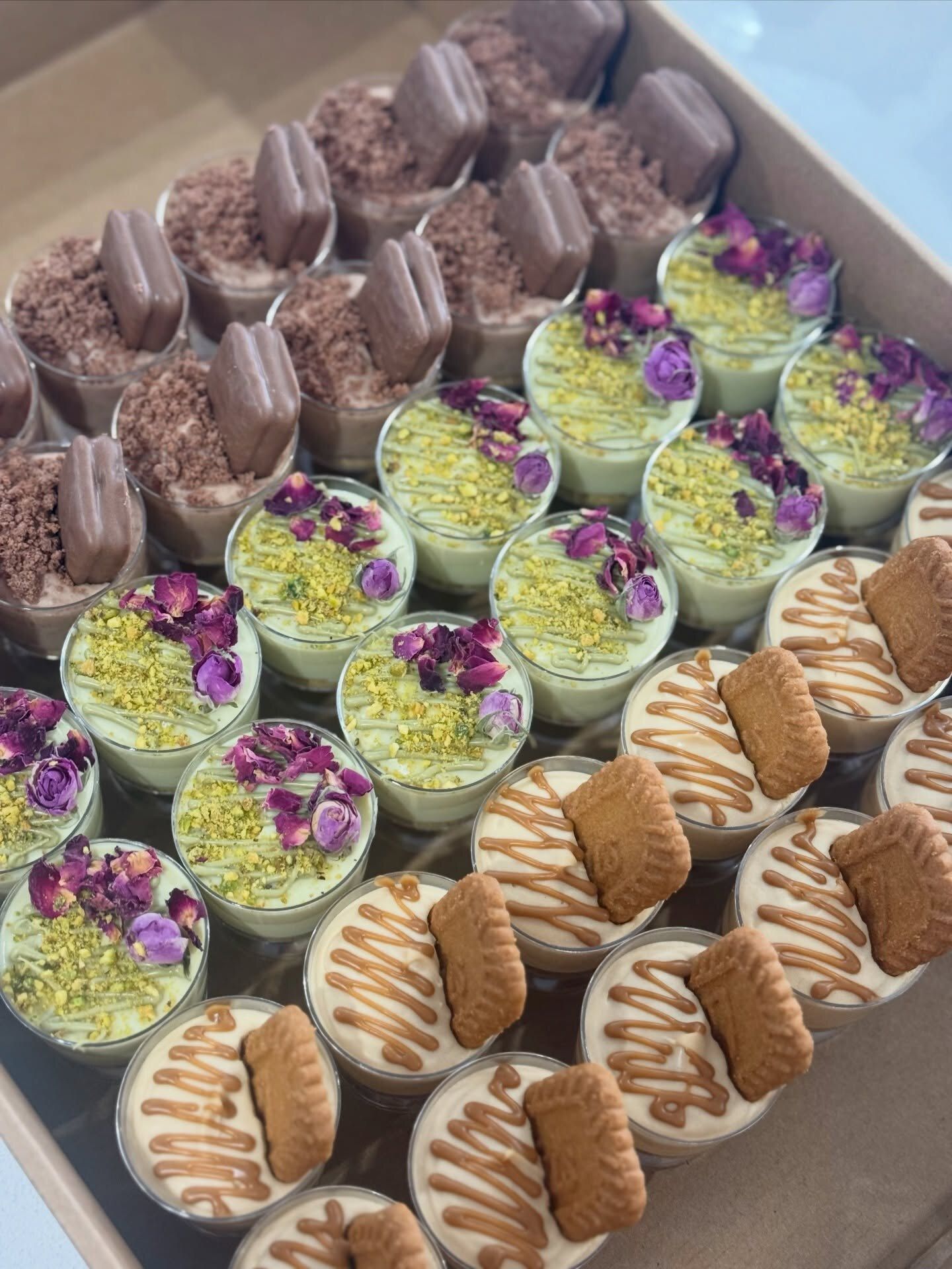 Cheesecake dessert cups in pistachio, Biscoff and chocolate flavours